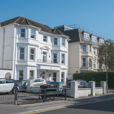 Bournemouth Beachfront Retreat 3 Bedroom 3 Bathroom Seaside B&B With Free Parking ภายนอก รูปภาพ