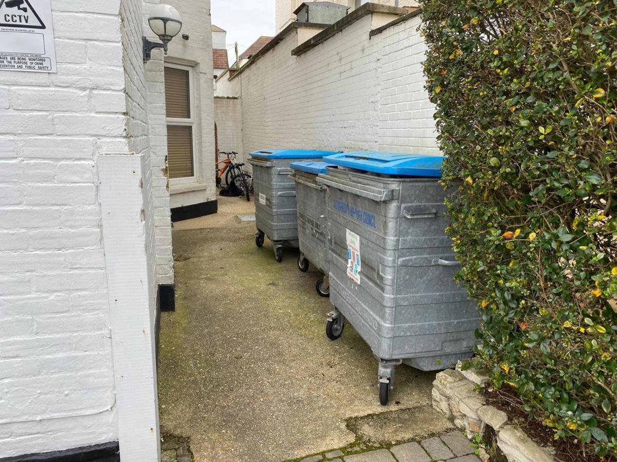 Bournemouth Beachfront Retreat 3 Bedroom 3 Bathroom Seaside B&B With Free Parking ภายนอก รูปภาพ