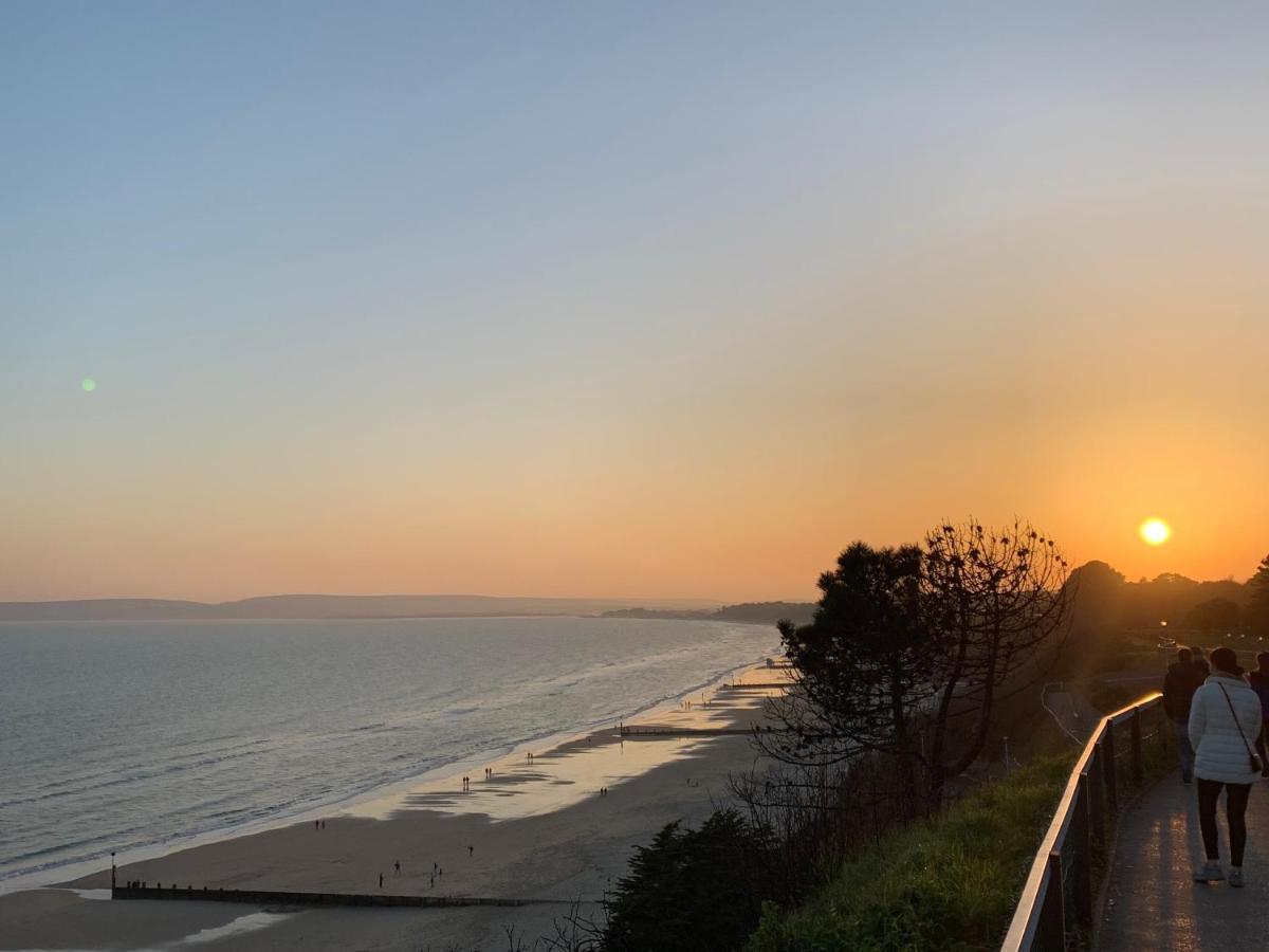 Bournemouth Beachfront Retreat 3 Bedroom 3 Bathroom Seaside B&B With Free Parking ภายนอก รูปภาพ