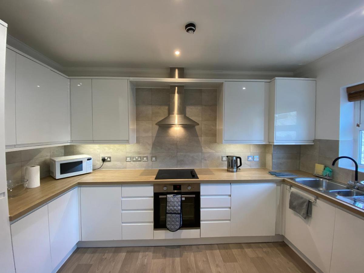 Bournemouth Beachfront Retreat 3 Bedroom 3 Bathroom Seaside B&B With Free Parking ภายนอก รูปภาพ