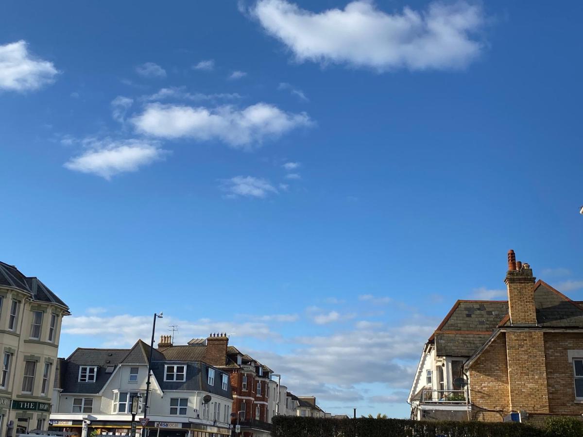 Bournemouth Beachfront Retreat 3 Bedroom 3 Bathroom Seaside B&B With Free Parking ภายนอก รูปภาพ