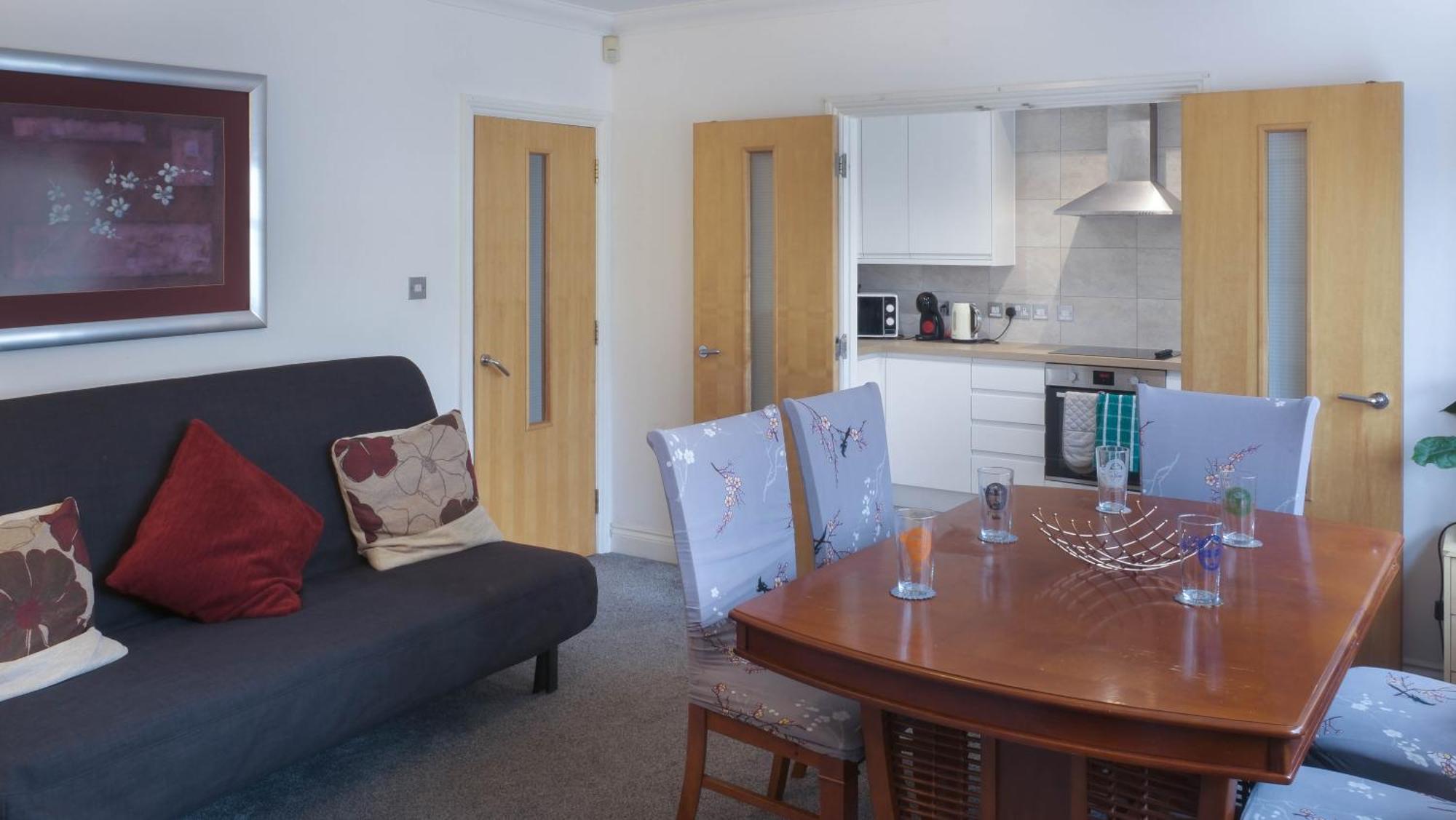 Bournemouth Beachfront Retreat 3 Bedroom 3 Bathroom Seaside B&B With Free Parking ภายนอก รูปภาพ