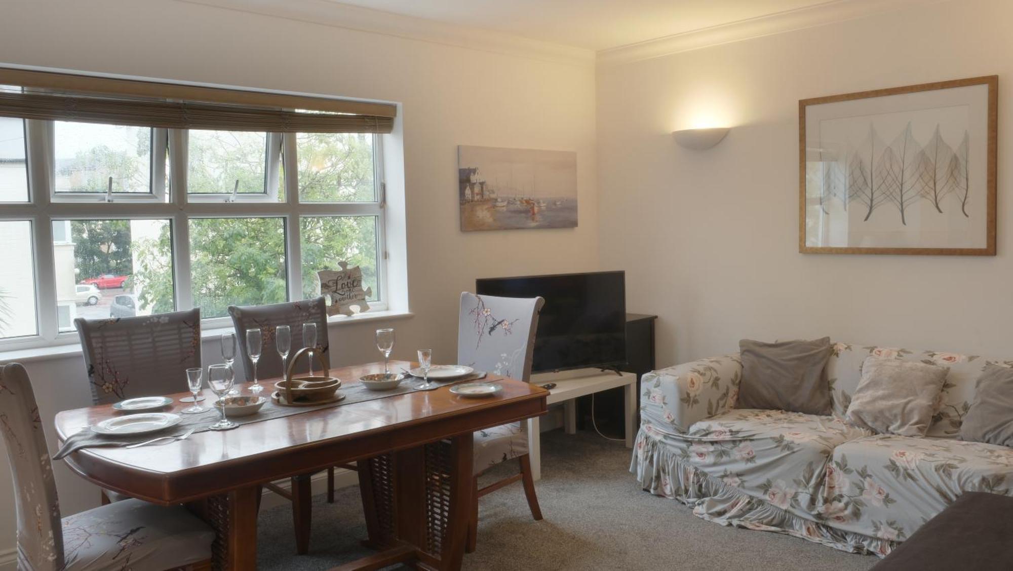 Bournemouth Beachfront Retreat 3 Bedroom 3 Bathroom Seaside B&B With Free Parking ภายนอก รูปภาพ