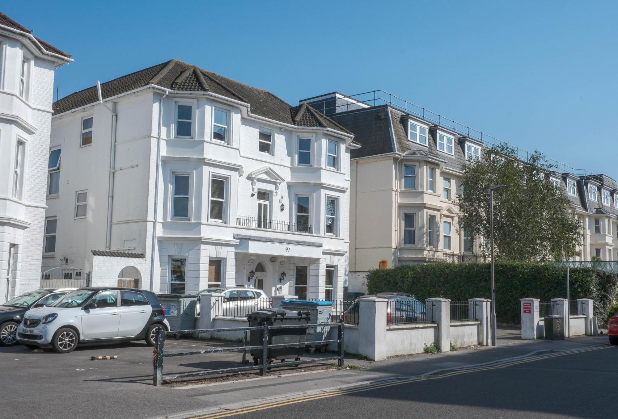 Bournemouth Beachfront Retreat 3 Bedroom 3 Bathroom Seaside B&B With Free Parking ภายนอก รูปภาพ