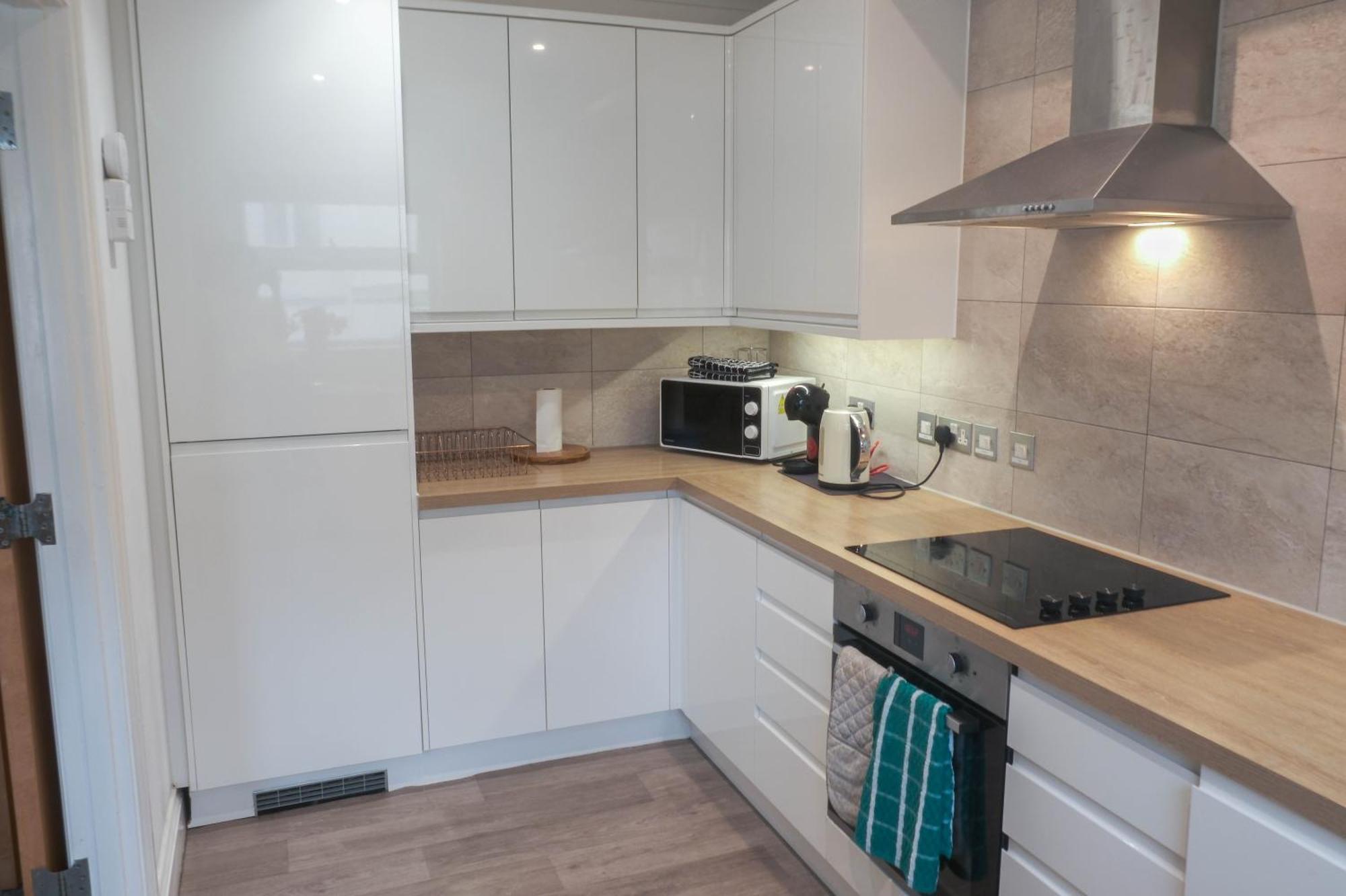 Bournemouth Beachfront Retreat 3 Bedroom 3 Bathroom Seaside B&B With Free Parking ภายนอก รูปภาพ
