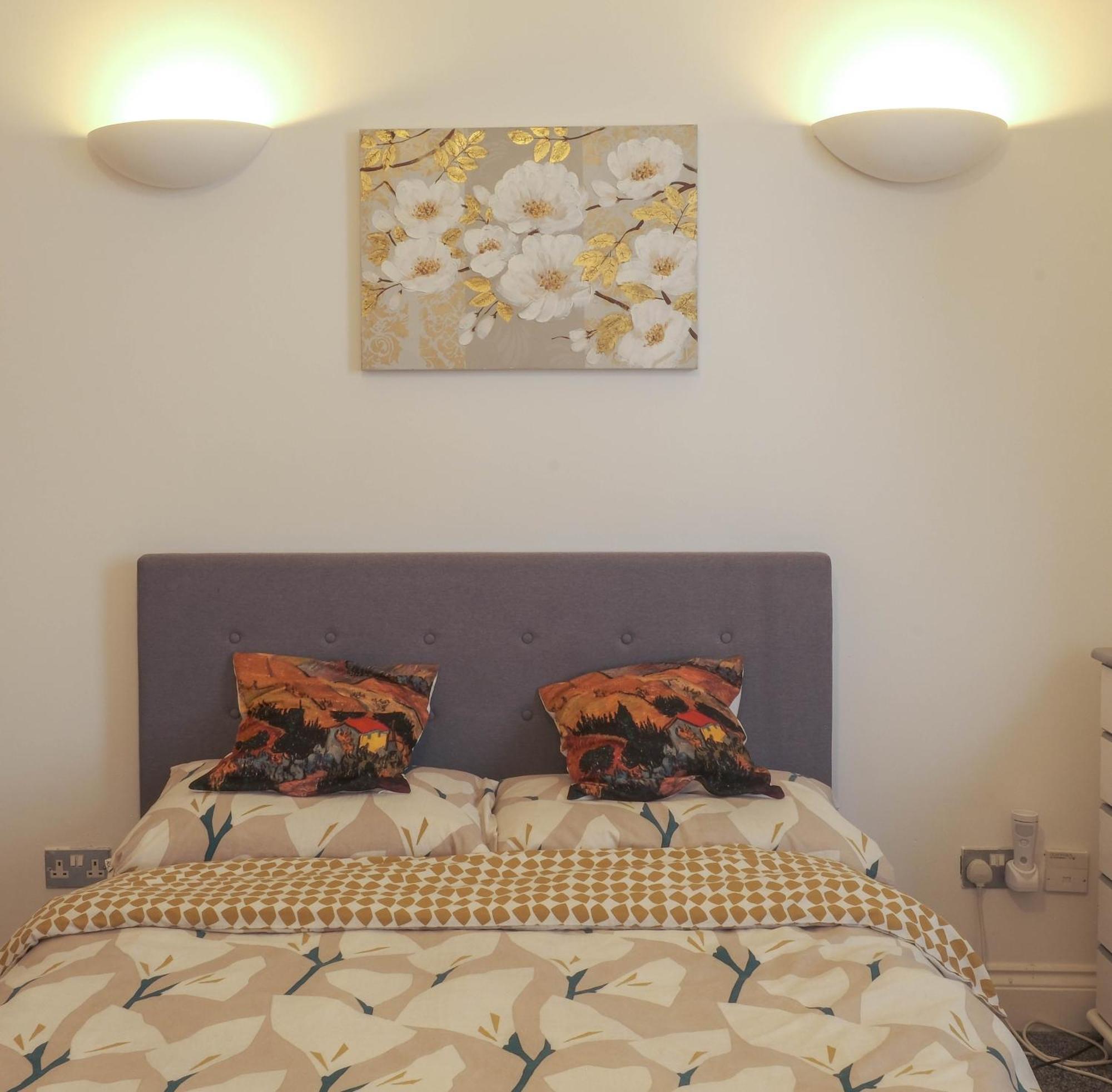Bournemouth Beachfront Retreat 3 Bedroom 3 Bathroom Seaside B&B With Free Parking ภายนอก รูปภาพ