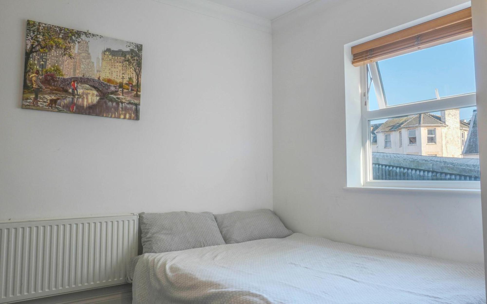 Bournemouth Beachfront Retreat 3 Bedroom 3 Bathroom Seaside B&B With Free Parking ภายนอก รูปภาพ
