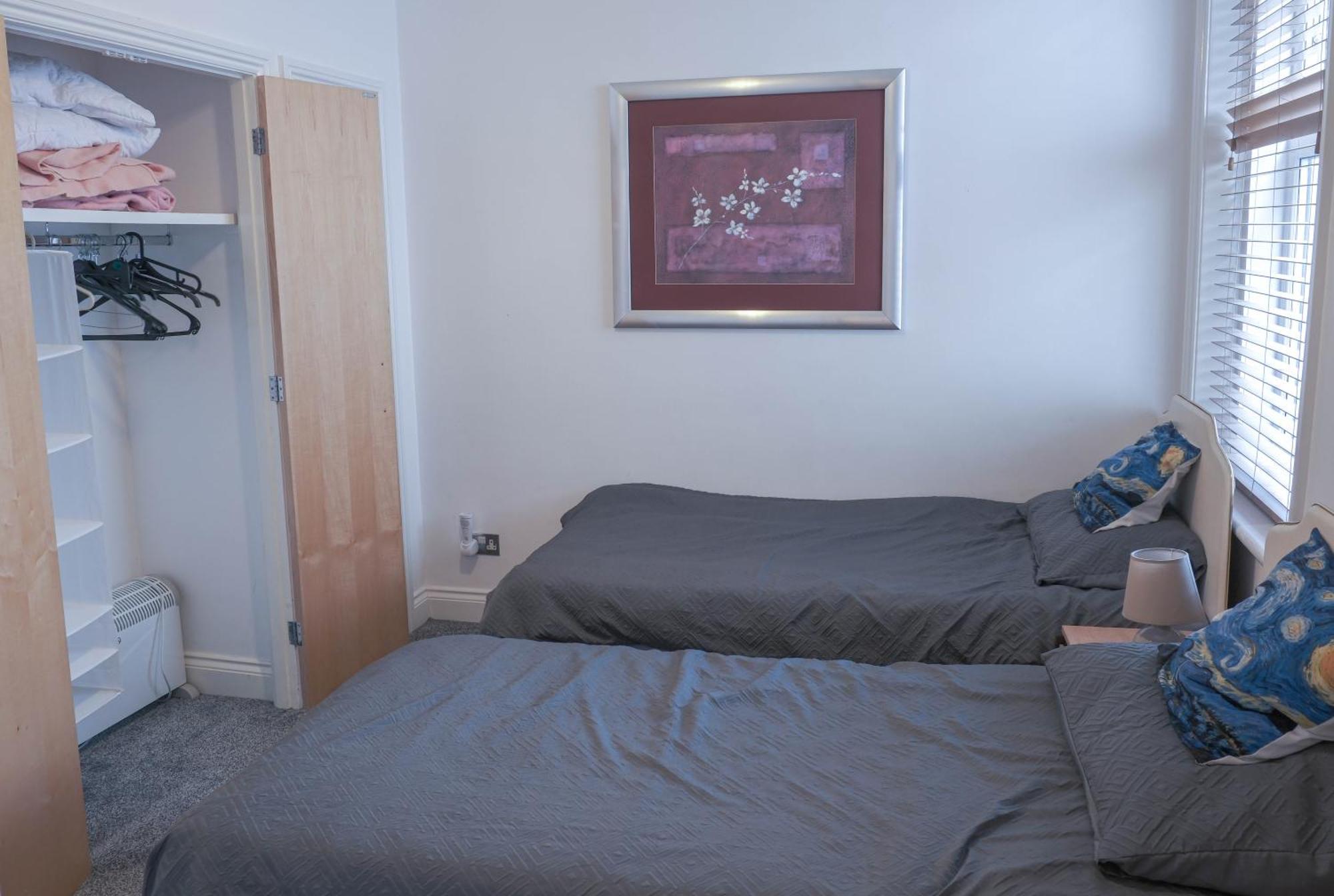 Bournemouth Beachfront Retreat 3 Bedroom 3 Bathroom Seaside B&B With Free Parking ภายนอก รูปภาพ