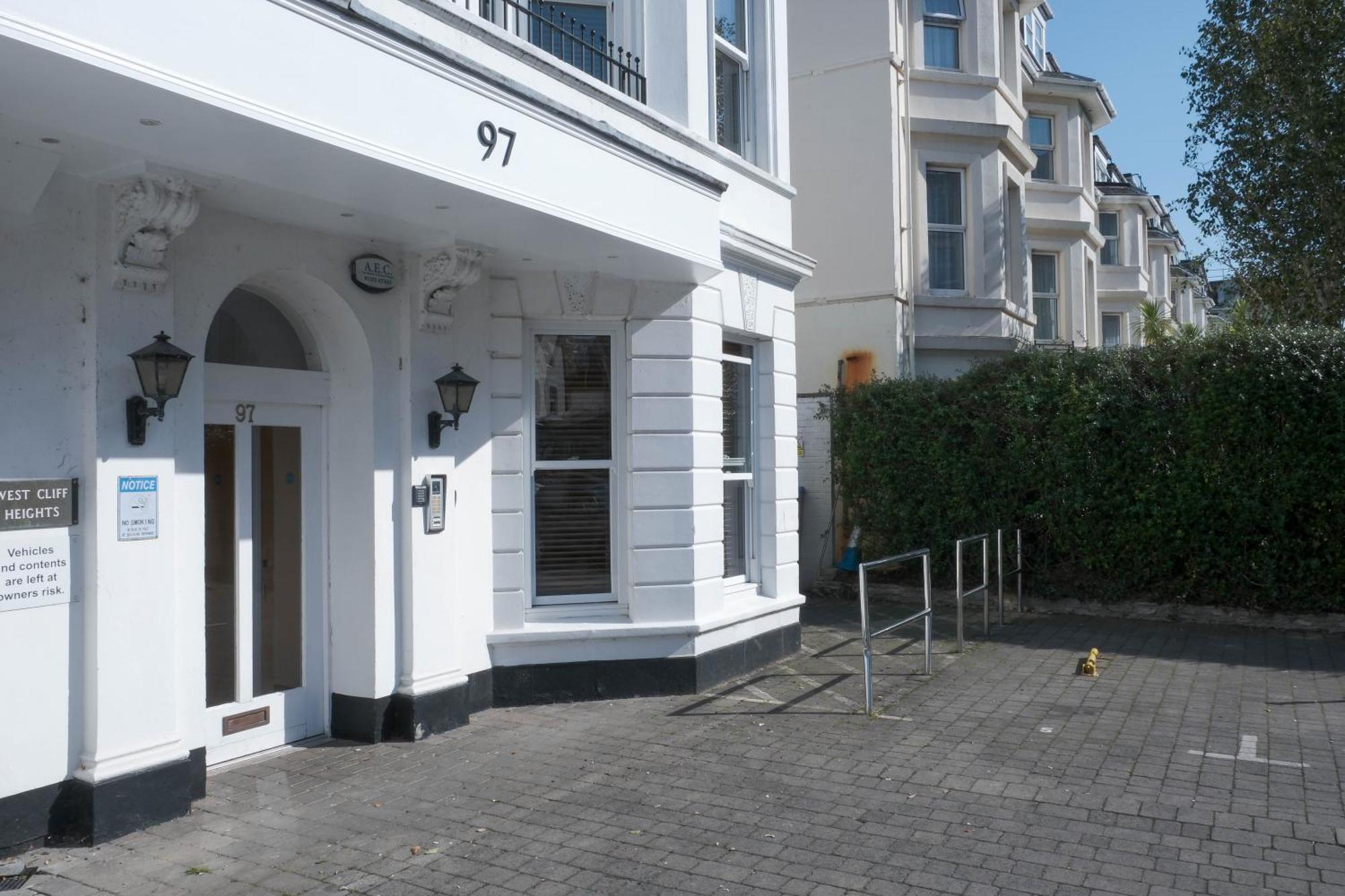 Bournemouth Beachfront Retreat 3 Bedroom 3 Bathroom Seaside B&B With Free Parking ภายนอก รูปภาพ
