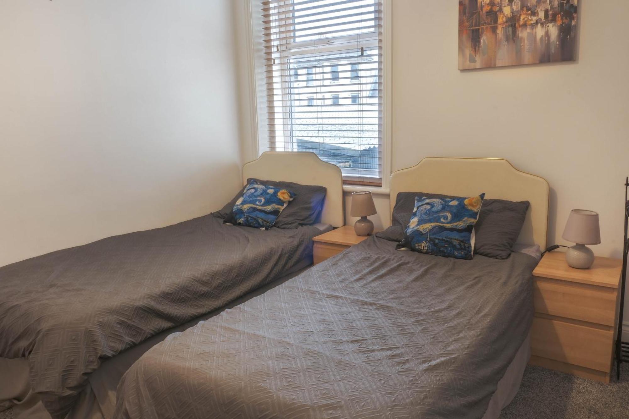 Bournemouth Beachfront Retreat 3 Bedroom 3 Bathroom Seaside B&B With Free Parking ภายนอก รูปภาพ