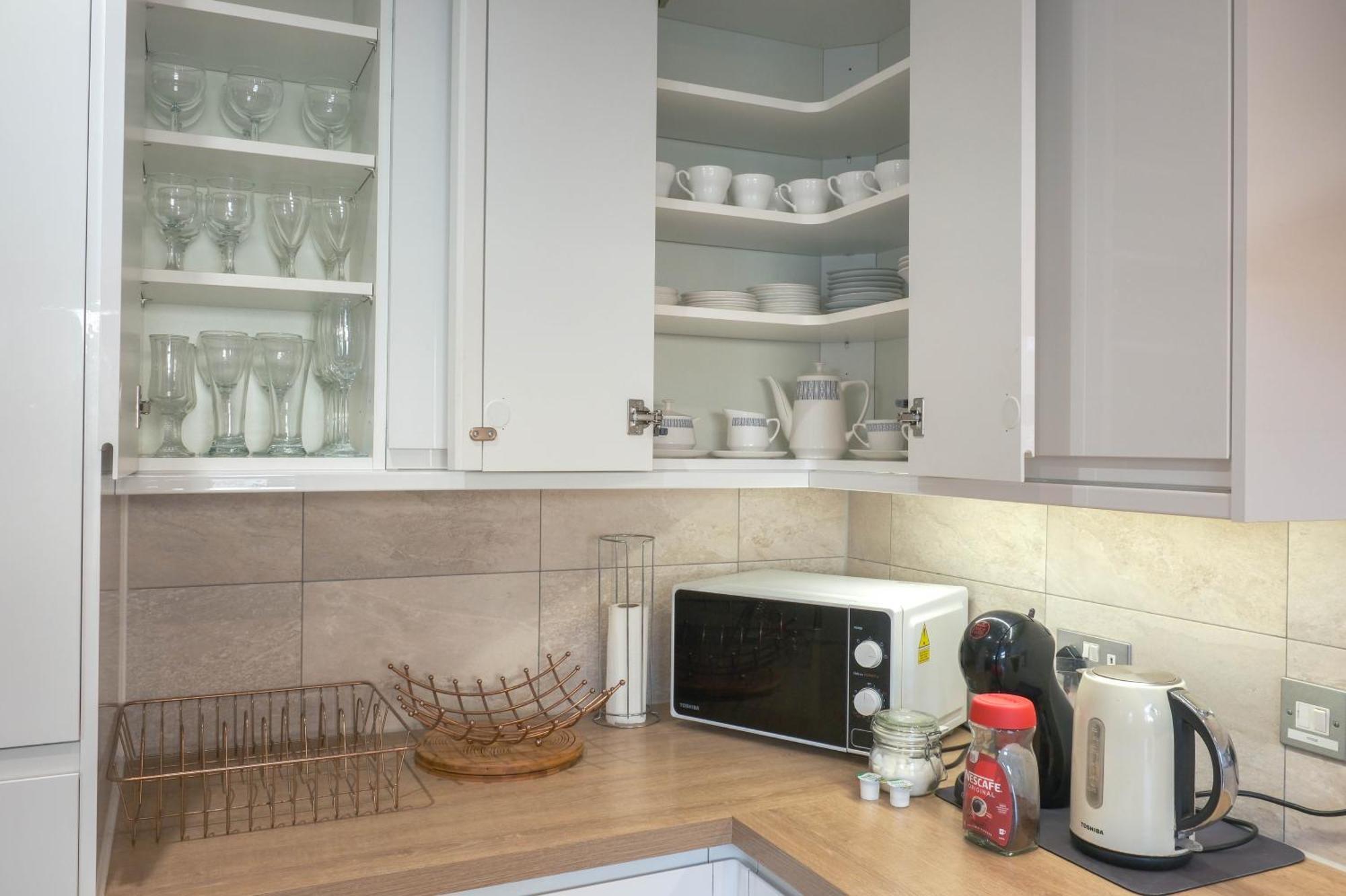 Bournemouth Beachfront Retreat 3 Bedroom 3 Bathroom Seaside B&B With Free Parking ภายนอก รูปภาพ