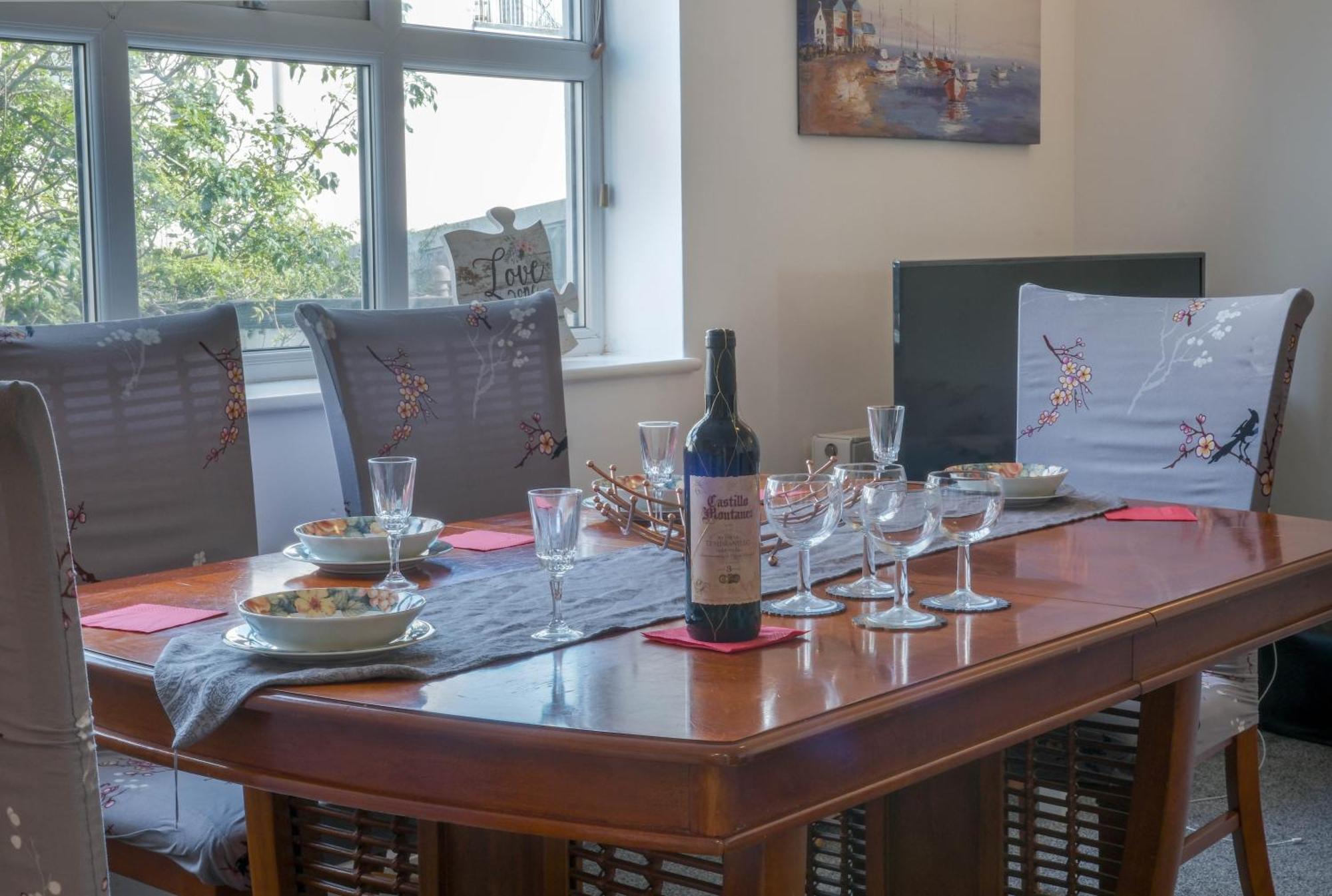 Bournemouth Beachfront Retreat 3 Bedroom 3 Bathroom Seaside B&B With Free Parking ภายนอก รูปภาพ