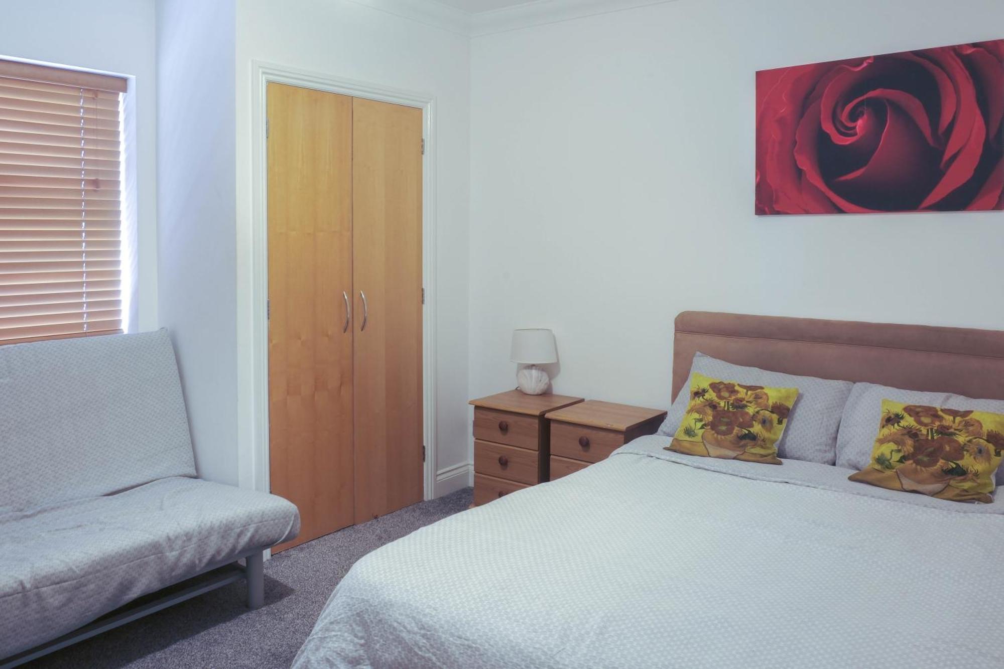 Bournemouth Beachfront Retreat 3 Bedroom 3 Bathroom Seaside B&B With Free Parking ภายนอก รูปภาพ