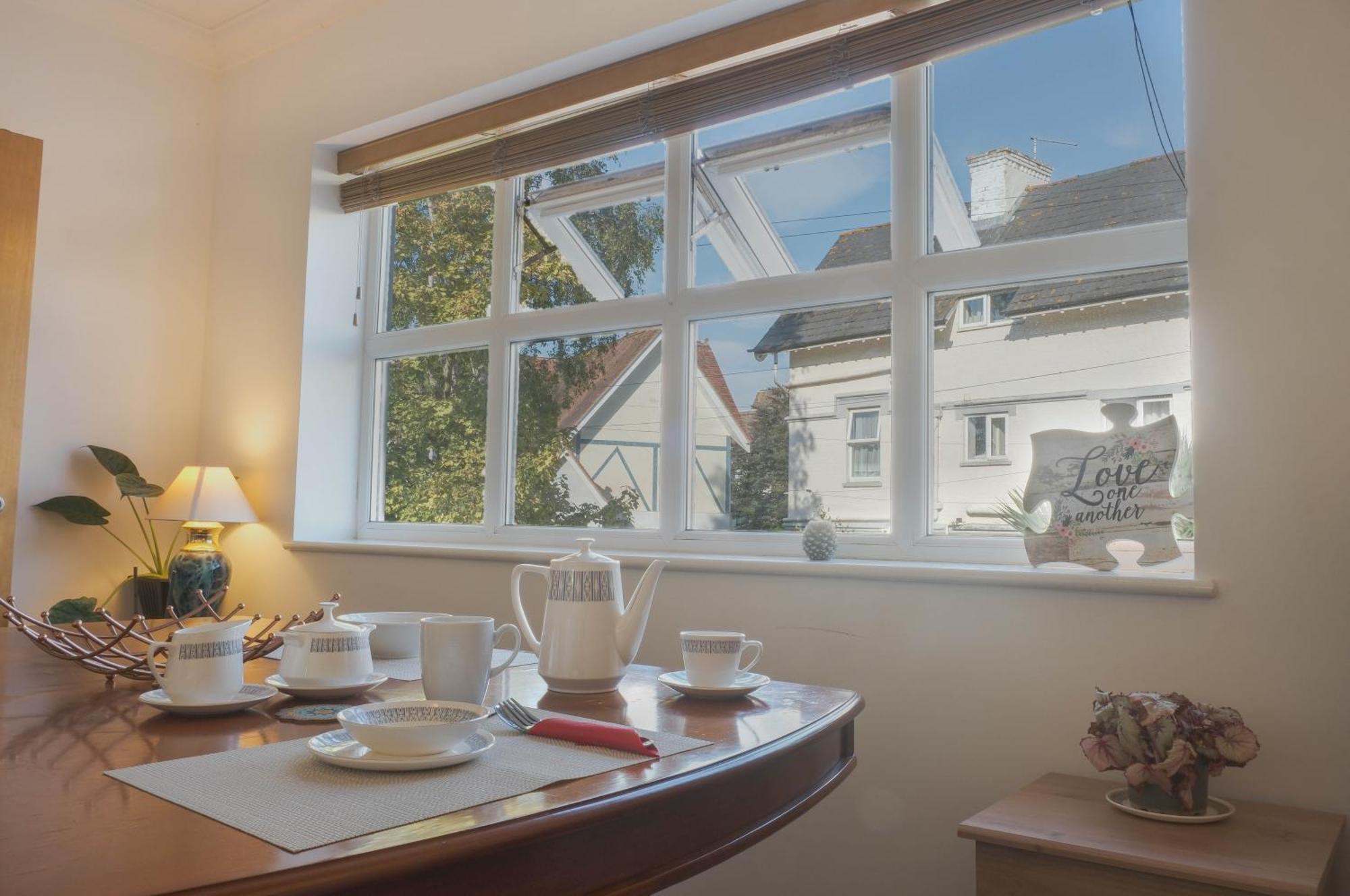 Bournemouth Beachfront Retreat 3 Bedroom 3 Bathroom Seaside B&B With Free Parking ภายนอก รูปภาพ
