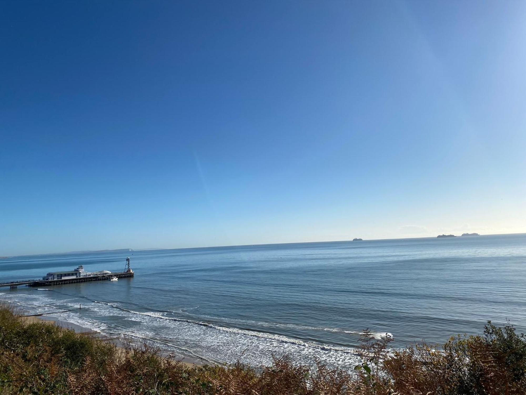 Bournemouth Beachfront Retreat 3 Bedroom 3 Bathroom Seaside B&B With Free Parking ภายนอก รูปภาพ